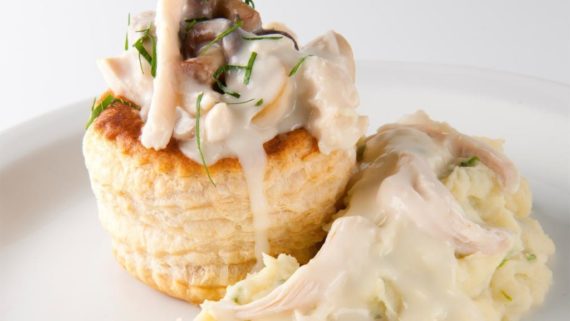 vol au vent avec puree de pommes de terre 50277214 570x321 - Vol au vent