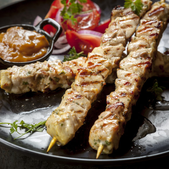 chicken skewers P9NBXRM 570x570 - Brochette de volaille