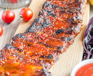 grilled pork ribs in barbecue sauce PWLZ9ZB copie 300x246 - Spare ribs (bout de côtes)