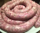 saucisse olive 160x130 - Côte de porc au spiringue marinée