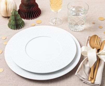 festive christmas table setting with golden cutler 2021 11 11 02 49 48 utc 405x330 - Super Grande Boucherie