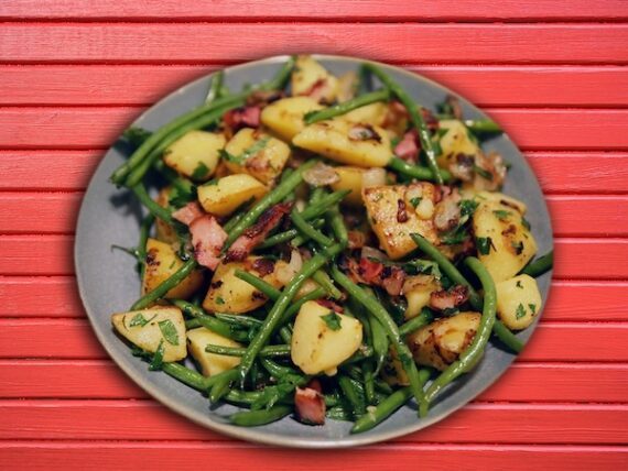 Salade de PDT web 570x428 - Salade de pomme de terre, haricots, lardons